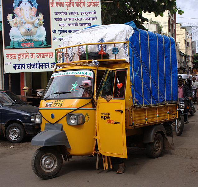 Müll Tuk Tuk von Piaggio in Indien (Arne Hückelheim / Wikimedia)