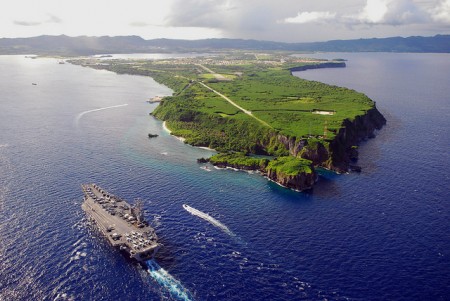 Der 'Pivot to Asia': Guam ist nicht nur ein wichtiger Stützpunkt der US-Marine und -Luftwaffe, sondern könnte auch Zeuge des Abschlusses der TPP Verhandlungen werden. Damit würde Guam zum Sinnbild der beiden Pfeiler der strategischen Neuausrichtung der USA Richtung Asien, dem 'Pivot to Asia'. (Bild: US Regierung)