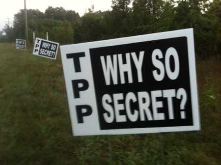 Bald wissen wir's. Auch nach Abschluss der Verhandlungen ist der Text des TPP Deals noch nicht öffentlich. Vor der Ratifizierung im US-Kongress muss der Text aber veröffentlicht werden. (Foto: GlobalTradeWatch/Flickr)