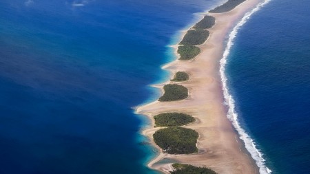 Unwiderbringlich. Die schmalen und sehr flachen Atolle der Marshall Inseln drohen durch den Klimawandel für immer verloren zu gehen. (Foto: Keith Polya / Flickr)