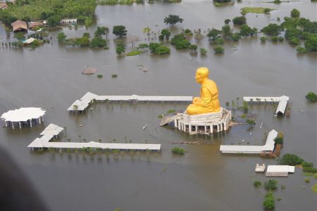 Beten hilft nicht. Noch sind die Überschwemmungen in Thailand nicht so schlimm wie im Jahr 2011 als 900 Menschen ums Leben kamen. (Foto: US Armee / Flickr)
