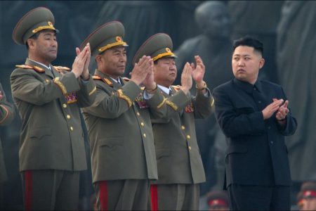 Männermode. Models präsentieren die neueste Kollektion von Nordkoreas zweitwichtigstem Exportprodukt. (Foto: Michael Donovan / Flickr)