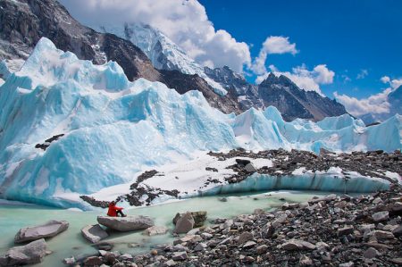 Zuschauer. Im Everest Basecamp kann man den Gletschern beim Schmelzen zuschauen. In einigen Jahren muss das Camp deswegen wohl verlegt werden. (Foto: Hendrik Terbeck / Flickr)